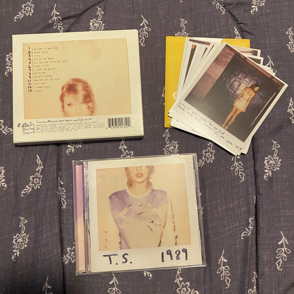Taylor Swift 1989 Album with Polaroid Collection
